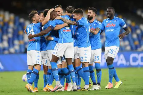 Napoli show, sei gol al Genoa. Si fa male capitan Insigne