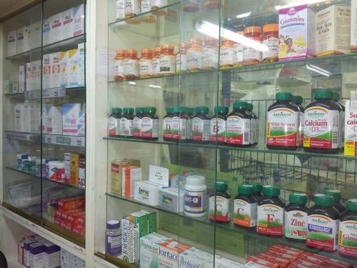 Allarme scorte nelle farmacie: mancano ibuprofene e aerosol