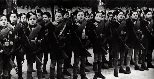 Mussolini e quell'Italia cresciuta come Balilla