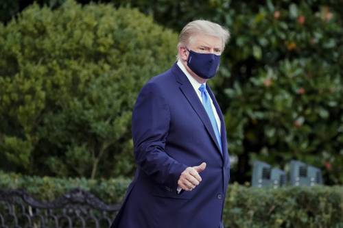 Trump fa infuriare i medici ma è in recupero su Biden