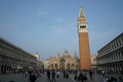 Degrado a Venezia: turista tedesco si mette a urinare a due passi da piazza San Marco