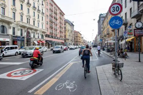 Tassisti, trasportatori, ciclisti. Le ciclabili scontentano tutti
