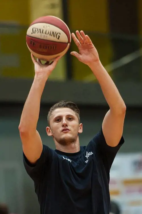 Prove di Grande Albania sui campi di pallacanestro