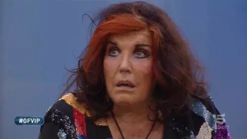 Volano schiaffi al Grande Fratello: la contessa De Blanck picchia Enock