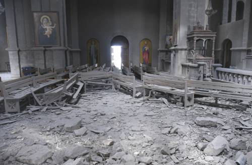 Bombardata pure la cattedrale Attacco choc contro l'Armenia