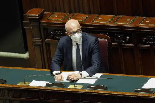 Quegli insulti grillini a Berlusconi. FI fa quadrato: "Sconcertante"