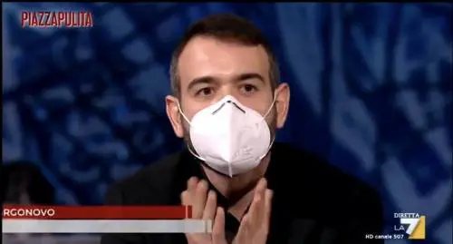 "Voi state violando la legge". Così Borgonovo spiazza Formigli