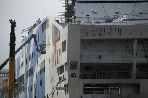 "Presi di notte e messi sulle navi". Ma la sinistra ora tace sui migranti