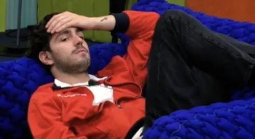 E quel racconto choc di Tommaso Zorzi. "Ho subito violenza ma nessuno mi ha difeso"