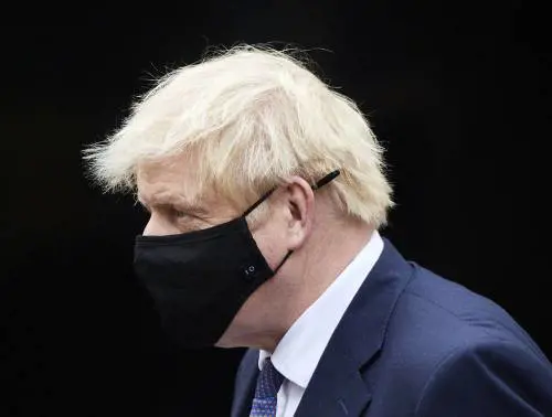 Londra difende il suo siero "Vaccino efficace e sicuro". Ma è stop in 11 Paesi Ue