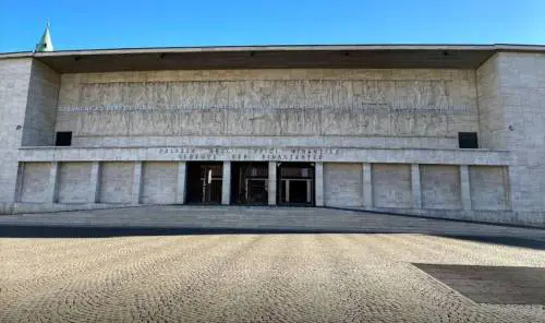 Accoltellò la moglie: torna in libertà per scadenza dei termini