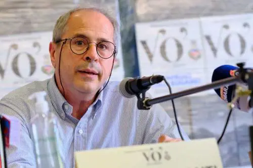 Adesso Crisanti vuole 'spiarci': "Per tracciare usiamo Google"