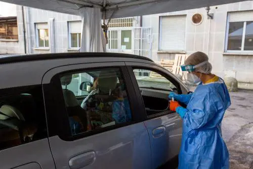 L'incubo di imprenditori e commercianti guariti ma bloccati dai tamponi