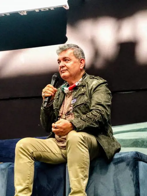 "Parlo del cancro sui social e i calabresi pregano per me". Intervista a Nino Spirlì