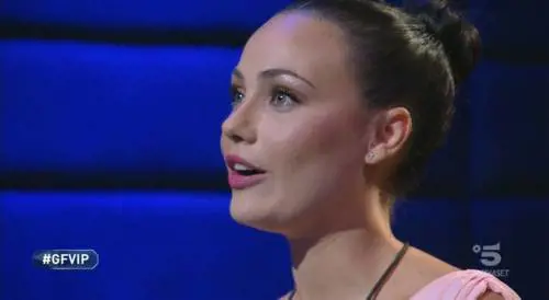 Gf Vip, la confessione choc di Adua Del Vesco: "All'età di 12 anni ho subito uno stupro"