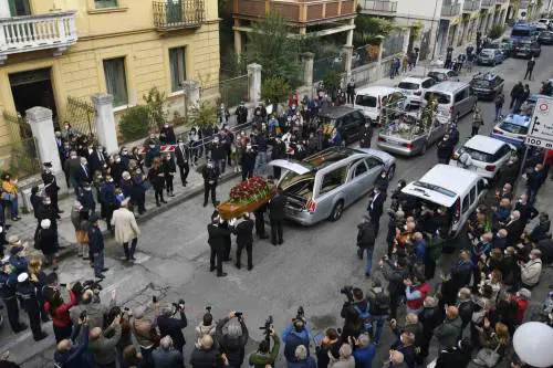 L'ultimo saluto alla Santelli "Ha illuminato la Calabria"