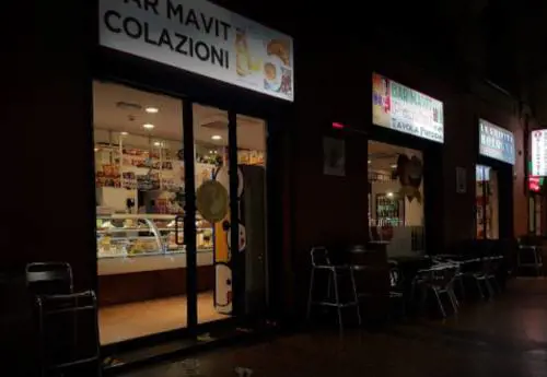 Il bar chiude alle 24... ma riapre un'ora dopo. Così aggirano il Dpcm