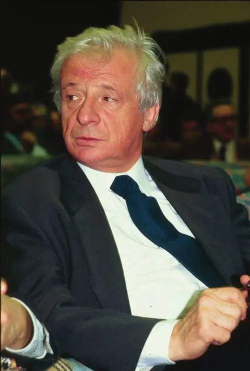 "Petrolio" e i misteri d'Italia. Forte: "Carlo? Sì, sono io"