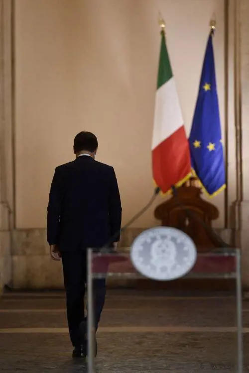 Al Senato numeri incerti. Conte apre al rimpasto per blindare la poltrona