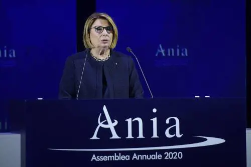 "Polizze vita, giù le tasse per sostenere la ripresa"