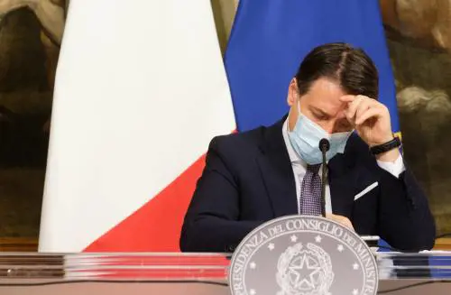 Gli italiani bocciano Conte: "Non riesce più a convincere i cittadini"