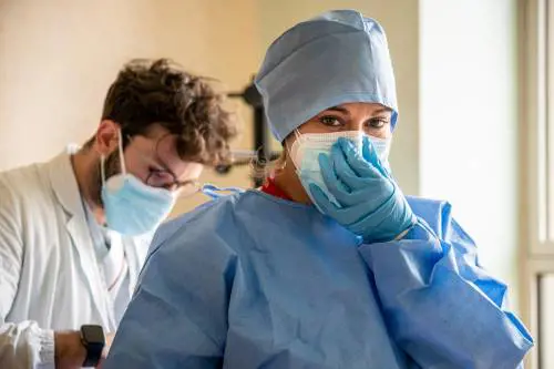 Coronavirus, come ci si cura a casa: tutto quello che c'è da sapere