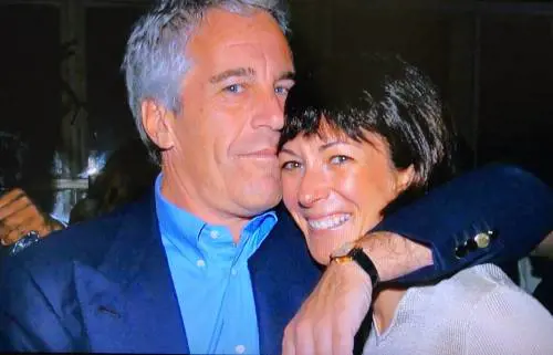 Svolta nel caso Epstein: il dipartimento di Giustizia incontrerà Ghislaine Maxwell