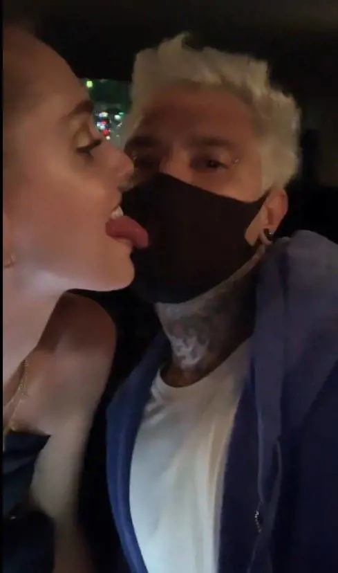 Fedez con la mascherina già nel 2019. "Perché?": impazza la teoria del complotto
