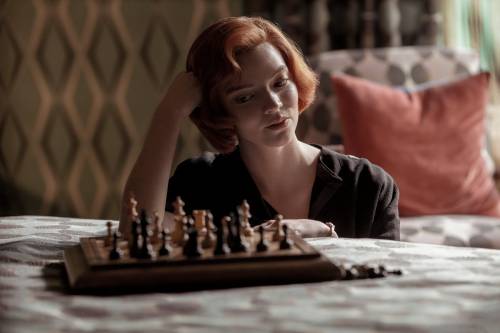 "La regina degli scacchi", l'imperdibile serie che intreccia genio e psicosi