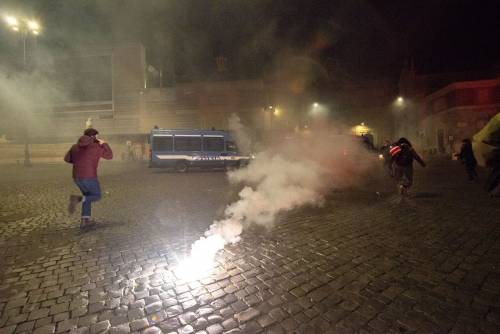 Coronavirus, dopo Napoli esplode la protesta anche a Roma e Palermo