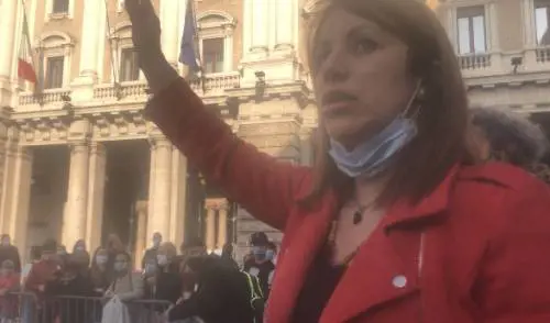 L'imprenditrice asfalta Conte: ​"Sei l'avvocato della poltrona"