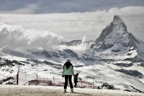 A Cervinia ultima sciata dopo l'assalto