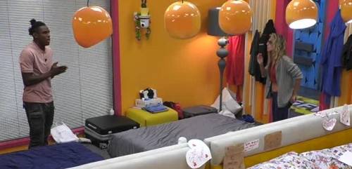 "Chi c... sei? Ma donna di che?". Ora Enock aggredisce Guenda Goria