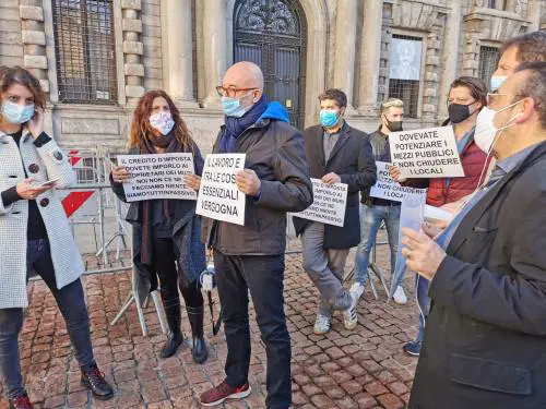 Ristoratori di nuovo in piazza e si dissociano dagli sciacalli
