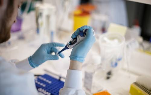 Virus, 29.907 i contagi e 208 vittime in 24 ore