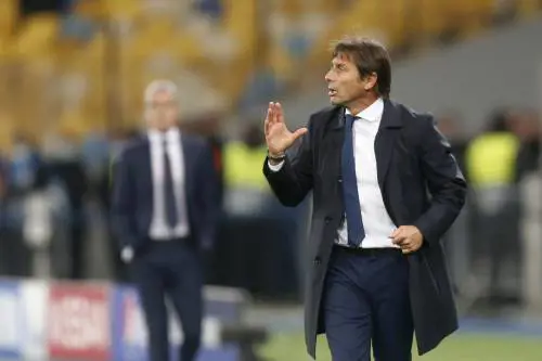 Miracolo a... Milano. Se Conte impara da Pioli a comandare col fioretto