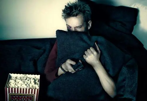 Ad Halloween tutti reclusi in casa. Ecco le storiche puntate delle serie tv