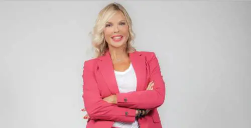 Matilde Brandi è un fiume in piena (e ne ha per tutti): "Maria Teresa è una stratega"