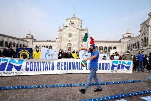 Dalla scuola agli sportivi in piazza la città  che si oppone al lockdown