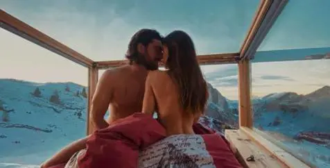 Ignazio Moser e Cecilia così festeggiano tre anni d’amore, ma il web è impetuoso. "Con i tempi che corrono…"