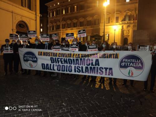 Vienna, flash mob di FdI: "Difendere civiltà da odio islamista"