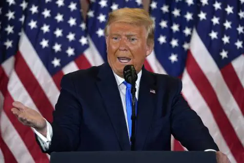 Biden è a un passo dalla Casa Bianca. Ma Trump non molla: "Evidenti illegalità"
