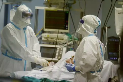 Covid, diagnosi con ecografia: è più efficace del tampone