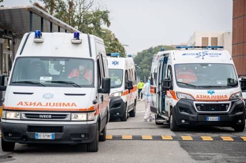 Malasanità, quanto ci costano le ambulanze ferme in coda agli ospedali?