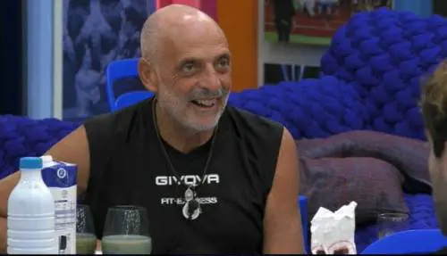 Gf Vip, Paolo Brosio perde il controllo: "Se le vedo così mi tocco"