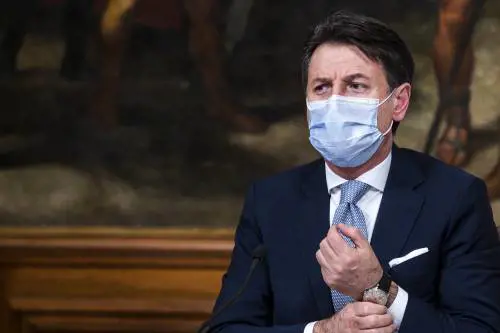 Lgbt e migranti, così Conte vuole "educare" i giornalisti