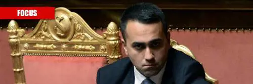 Di Maio si scopre guardiano delle coste e spacca la maggioranza