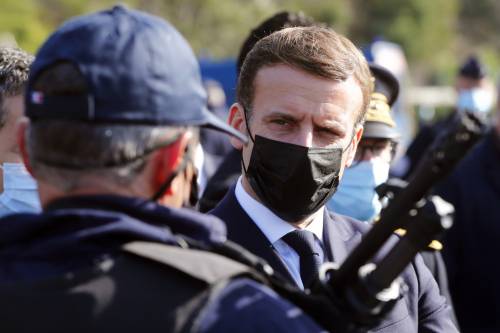 Così Macron sigilla la Francia: "4800 militari alle frontiere"