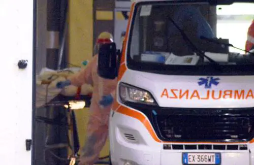 Roma, paziente aggredisce un'infermiera e le stacca il dito a morsi