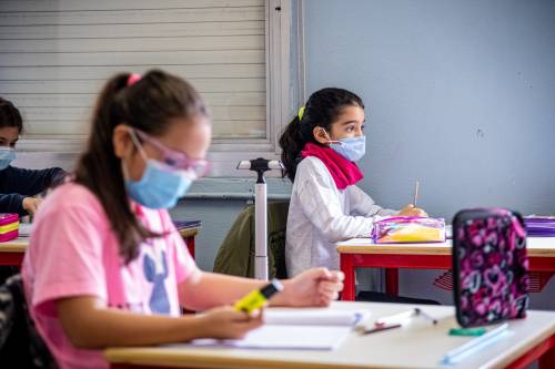 Divieti e restrizioni per altri 50 giorni. Lombardia in "rosso". E la scuola è un caos.